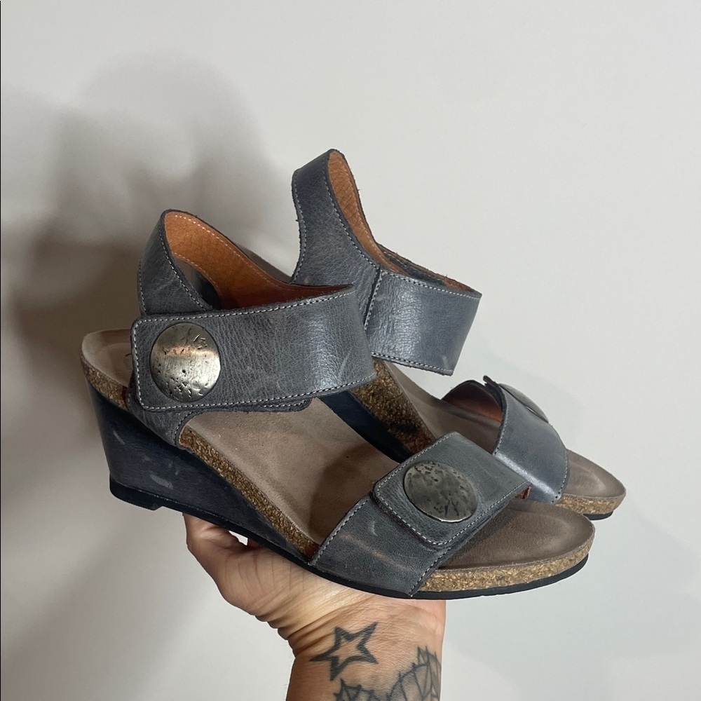Taos | Women’s Carousel 3 Wedge Strappy Sandals Size 7.5